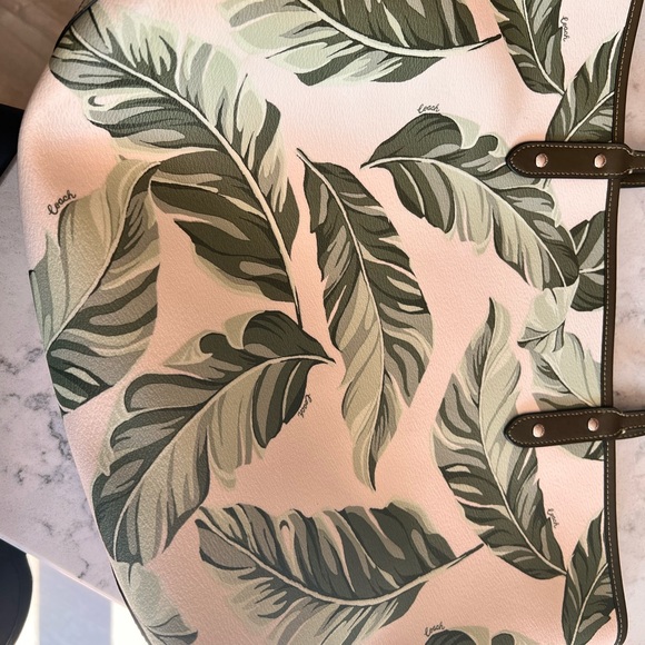 Coach purse - Picture 3 of 7